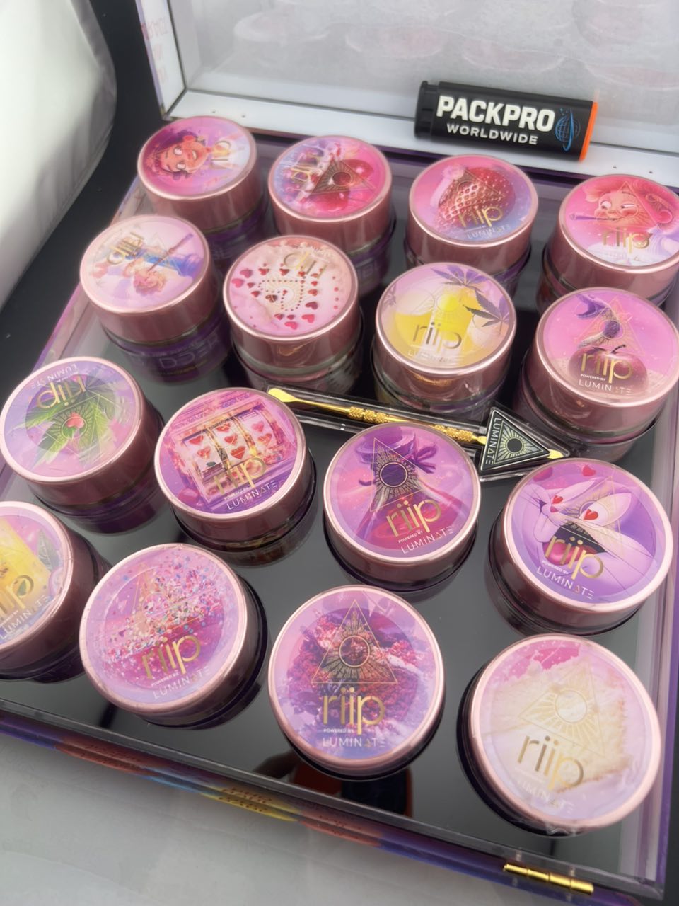 luminate valentine combo box